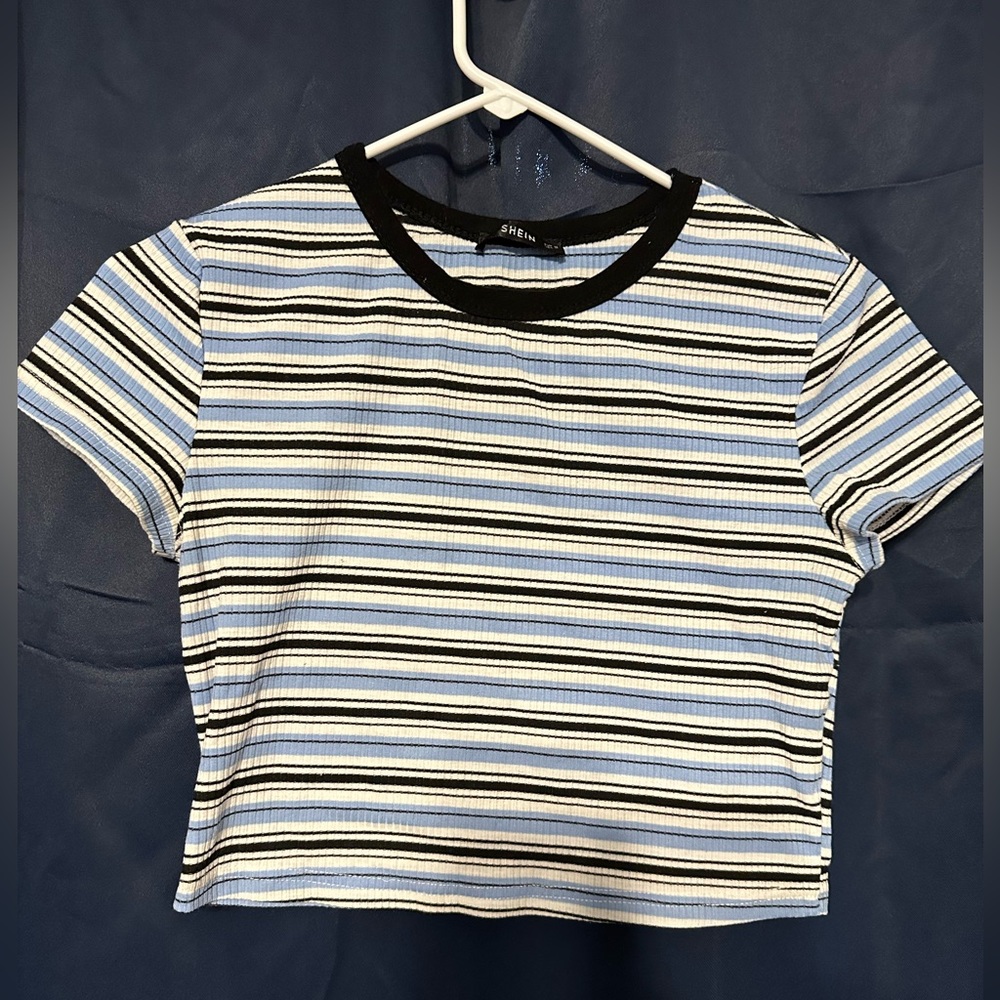 Shein EZwear contrast neck striped rib-knit crop tee